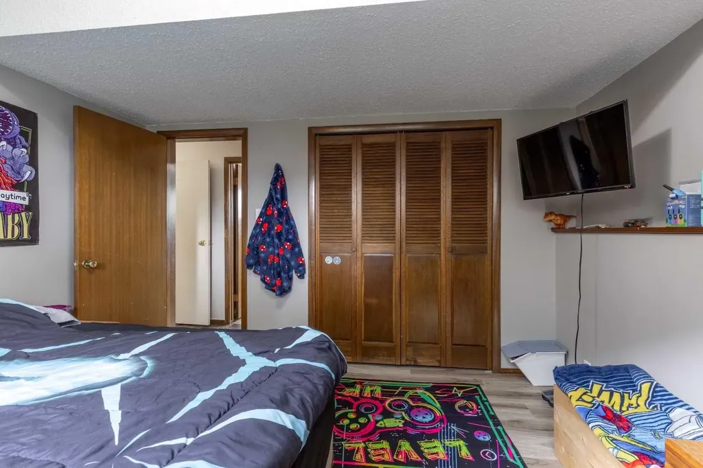5 Larkspur Road N Lethbridge AB T1H4J6