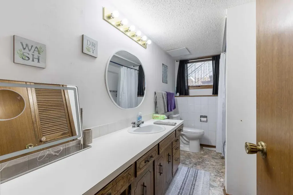 5 Larkspur Road N Lethbridge AB T1H4J6