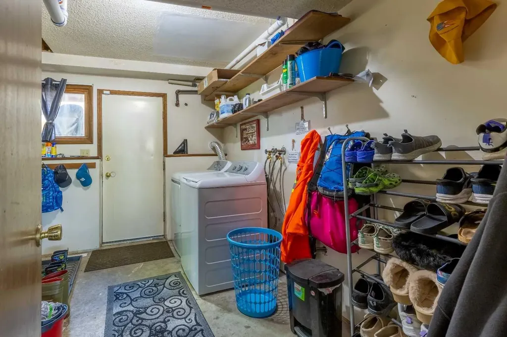 5 Larkspur Road N Lethbridge AB T1H4J6