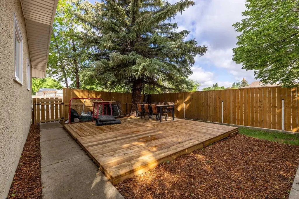 5 Larkspur Road N Lethbridge AB T1H4J6