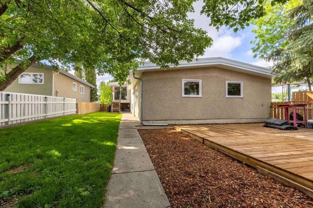 5 Larkspur Road N Lethbridge AB T1H4J6