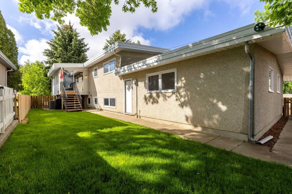 5 Larkspur Road N Lethbridge AB T1H4J6