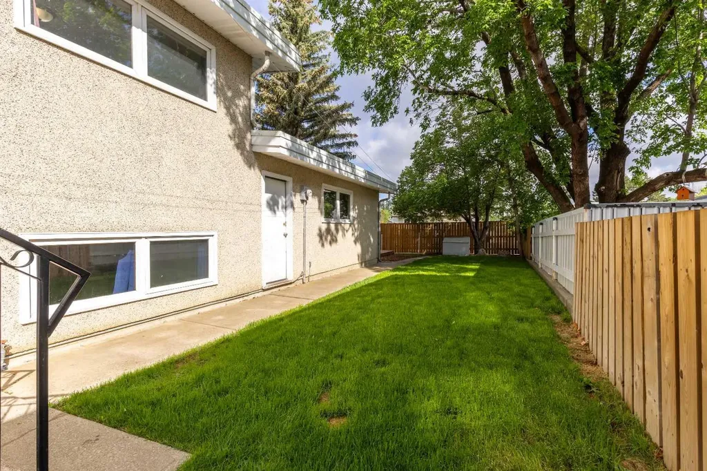 5 Larkspur Road N Lethbridge AB T1H4J6