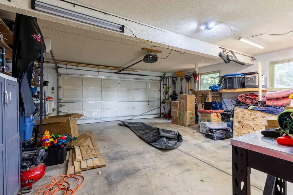5 Larkspur Road N Lethbridge AB T1H4J6