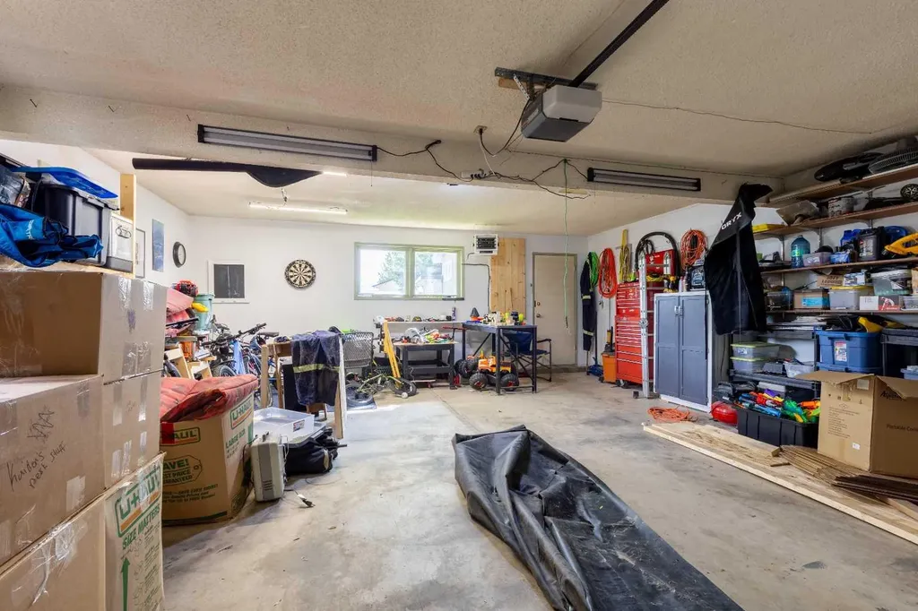 5 Larkspur Road N Lethbridge AB T1H4J6
