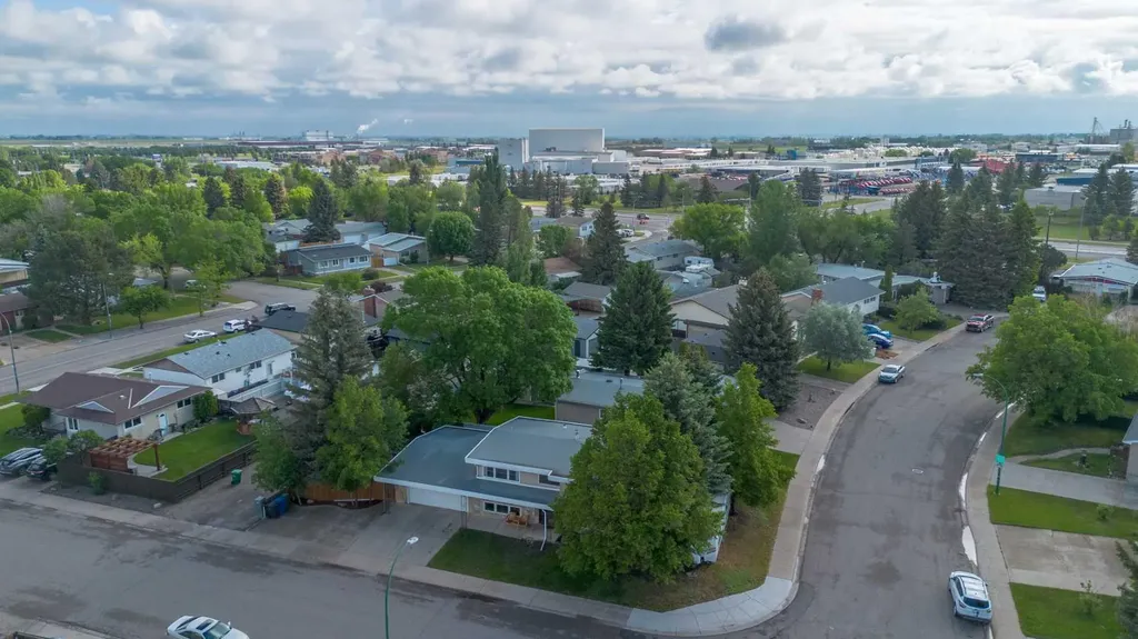5 Larkspur Road N Lethbridge AB T1H4J6