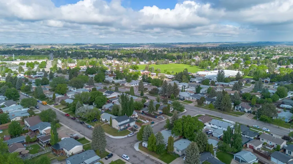 5 Larkspur Road N Lethbridge AB T1H4J6