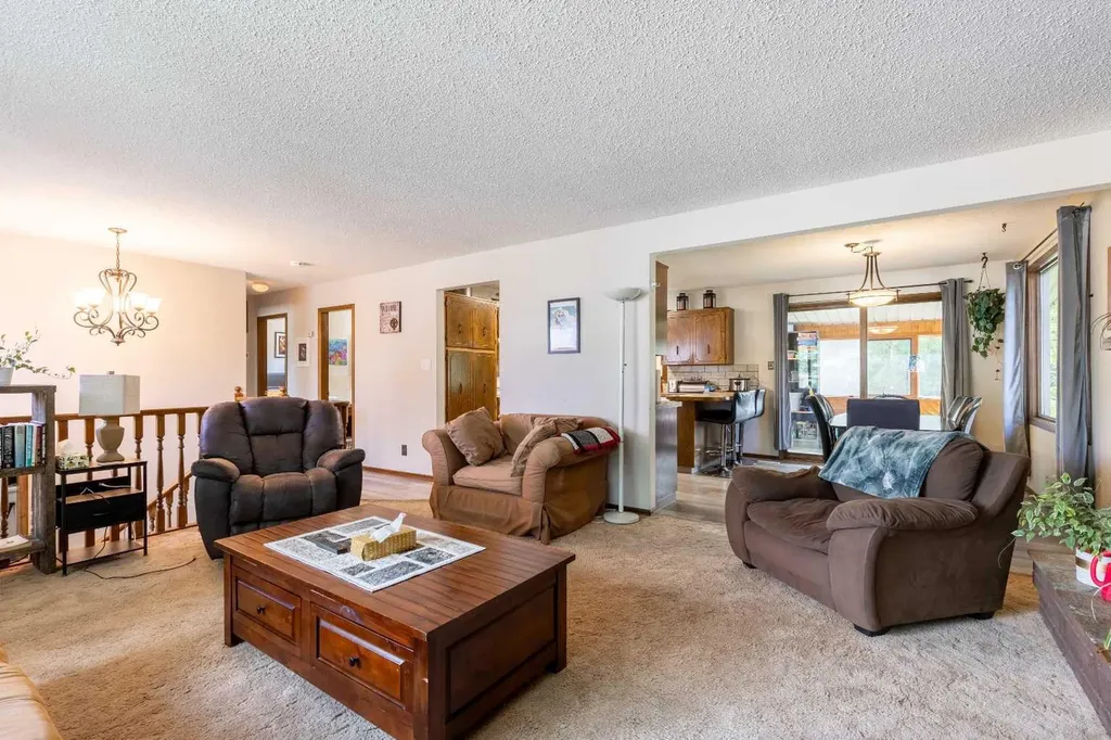 5 Larkspur Road N Lethbridge AB T1H4J6