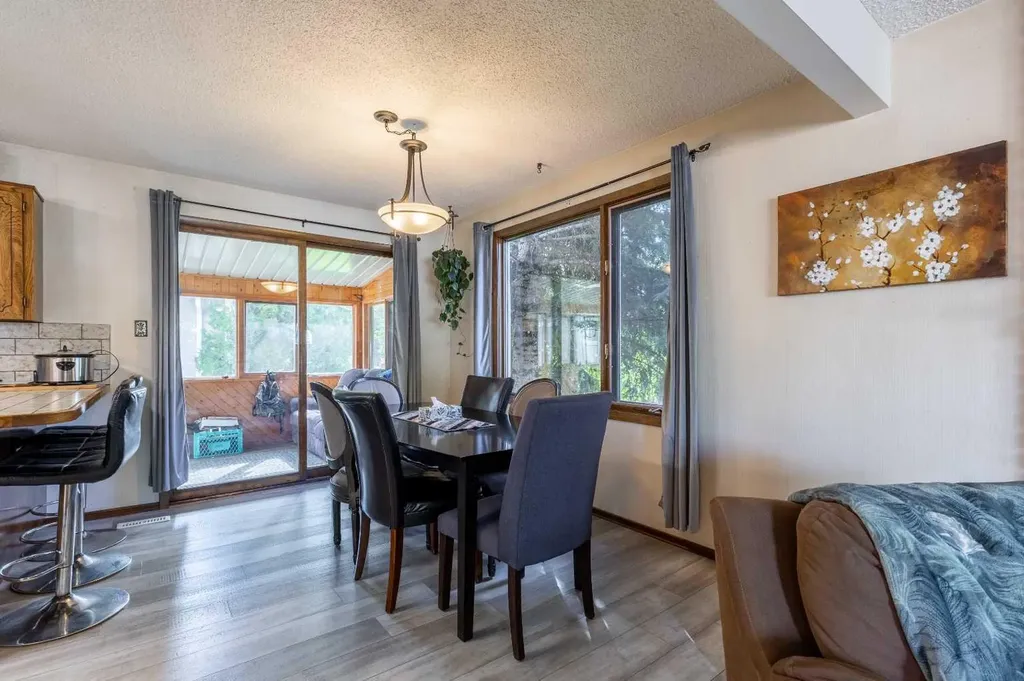 5 Larkspur Road N Lethbridge AB T1H4J6