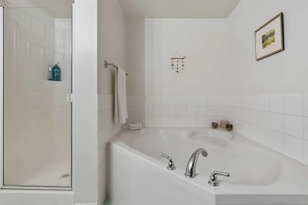 1631 28 Avenue SW Calgary AB T2T 1J5