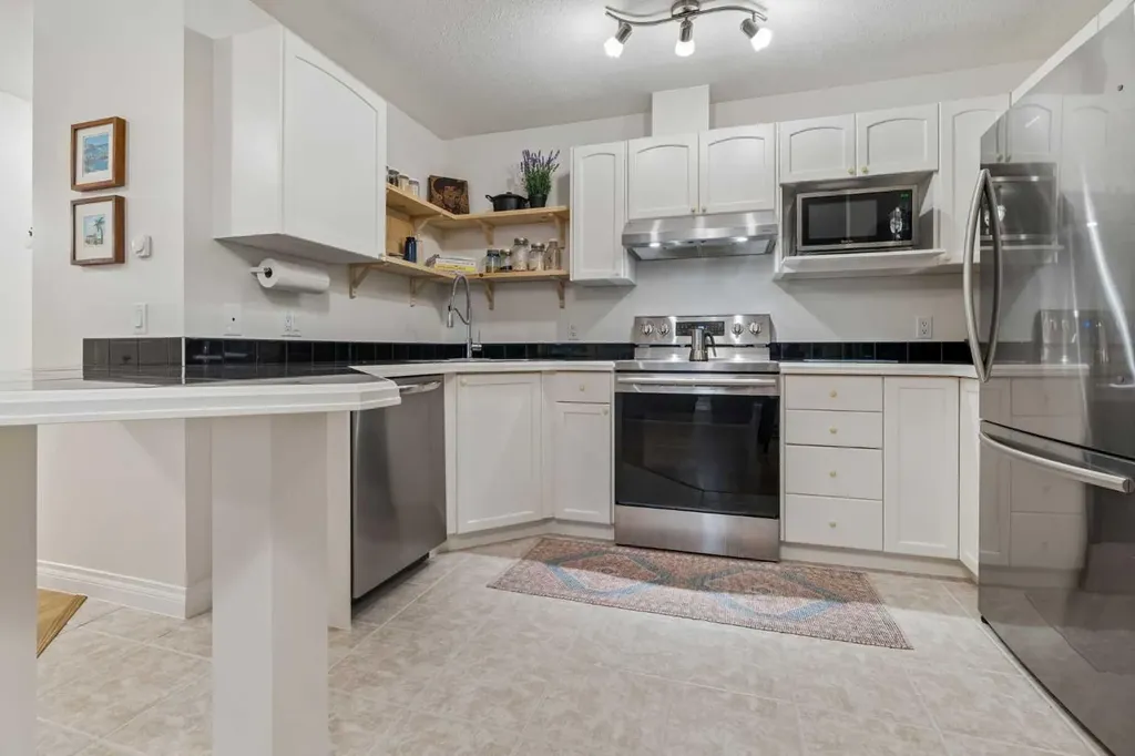 1631 28 Avenue SW Calgary AB T2T 1J5