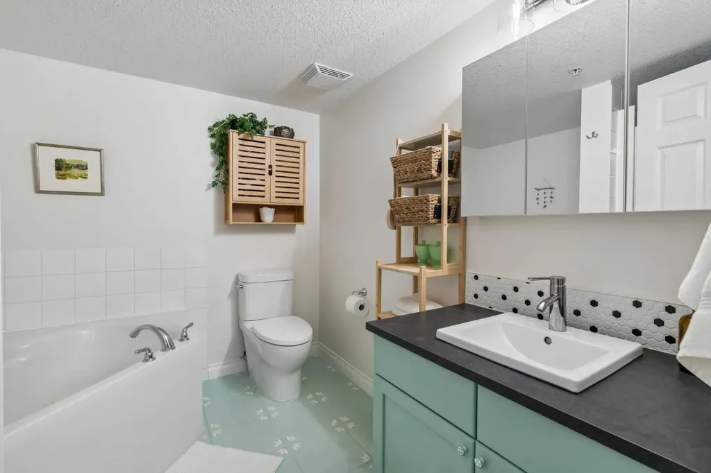 1631 28 Avenue SW Calgary AB T2T 1J5