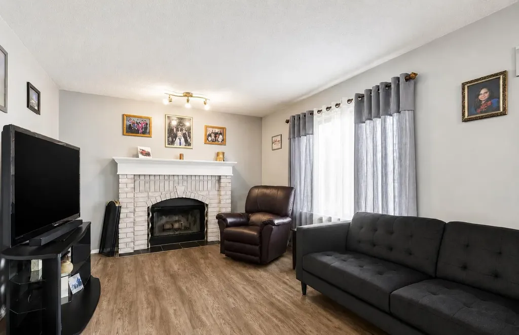 3 Riverwood Court SE Calgary AB T2C4E9