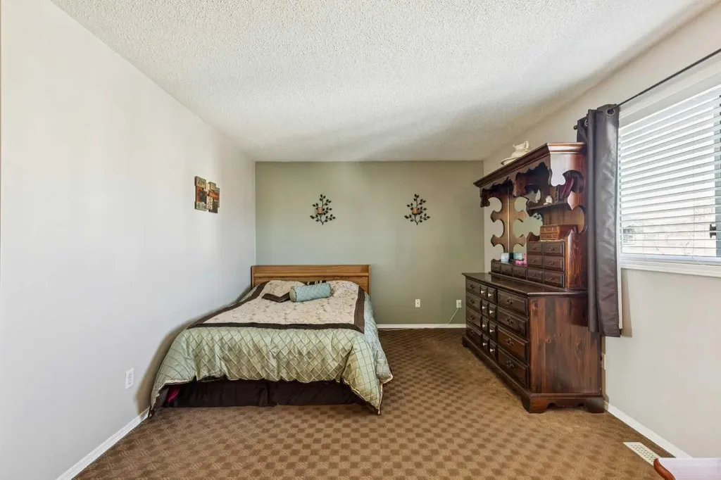 3 Riverwood Court SE Calgary AB T2C4E9