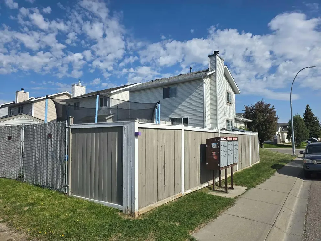 3 Riverwood Court SE Calgary AB T2C4E9
