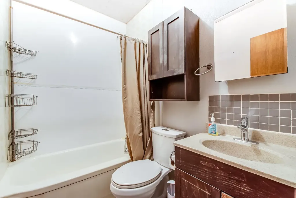 219 4 Street SE Redcliff AB T0J 2P0