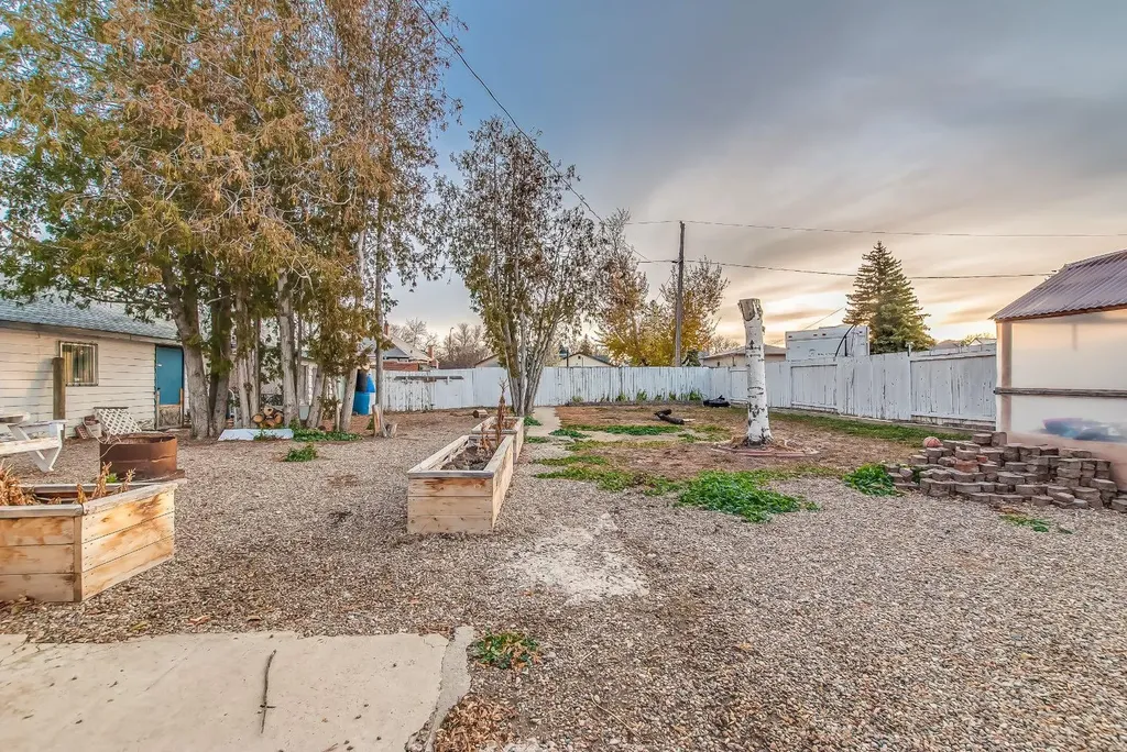 219 4 Street SE Redcliff AB T0J 2P0