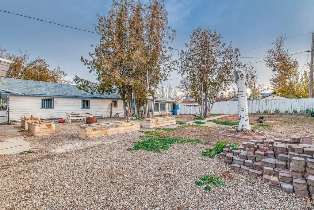 219 4 Street SE Redcliff AB T0J 2P0