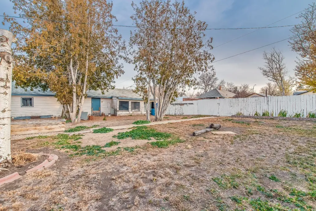 219 4 Street SE Redcliff AB T0J 2P0