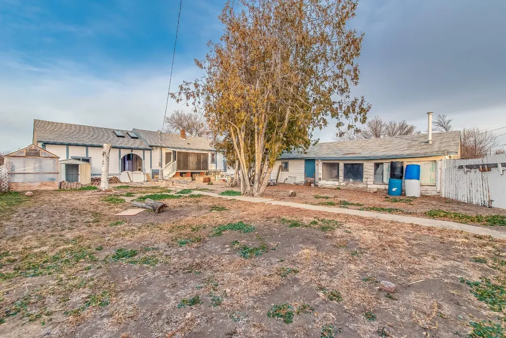 219 4 Street SE Redcliff AB T0J 2P0