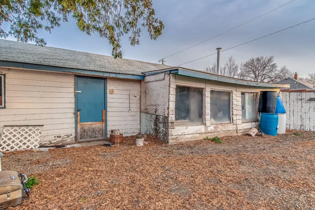 219 4 Street SE Redcliff AB T0J 2P0