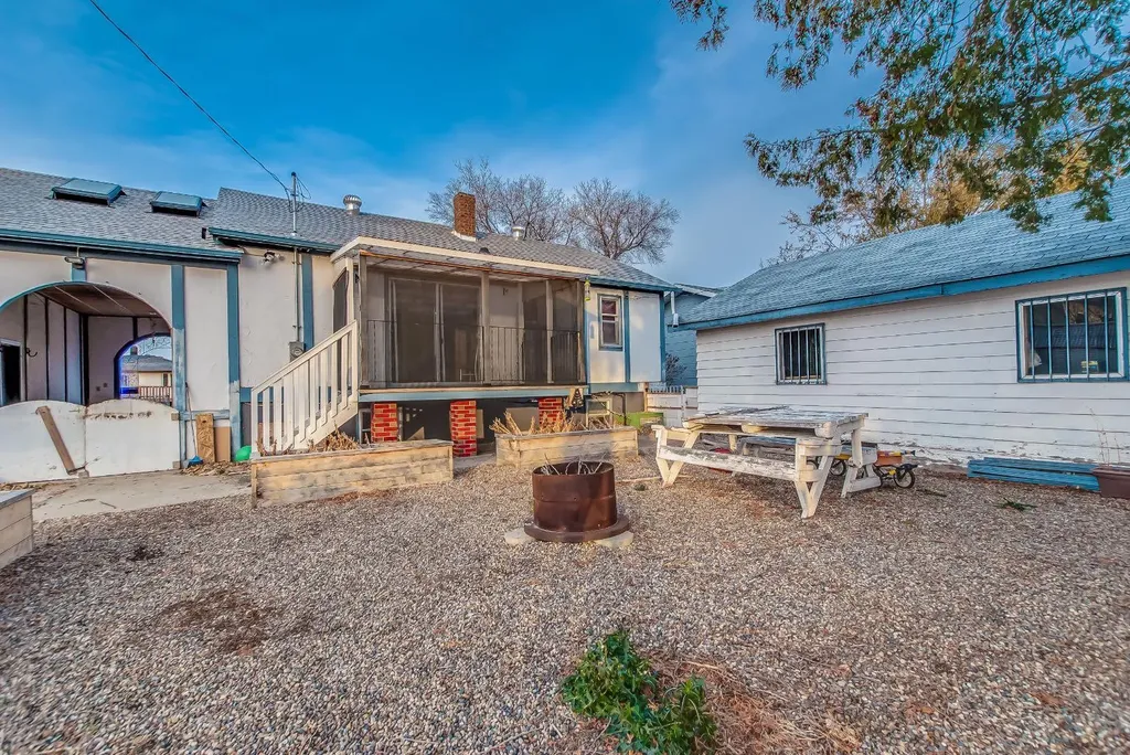 219 4 Street SE Redcliff AB T0J 2P0