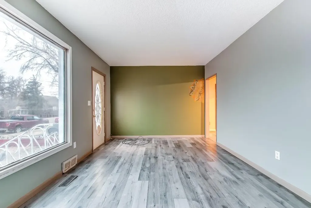 219 4 Street SE Redcliff AB T0J 2P0