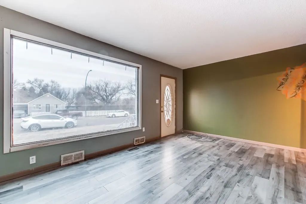 219 4 Street SE Redcliff AB T0J 2P0