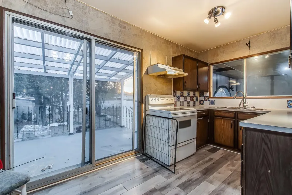219 4 Street SE Redcliff AB T0J 2P0