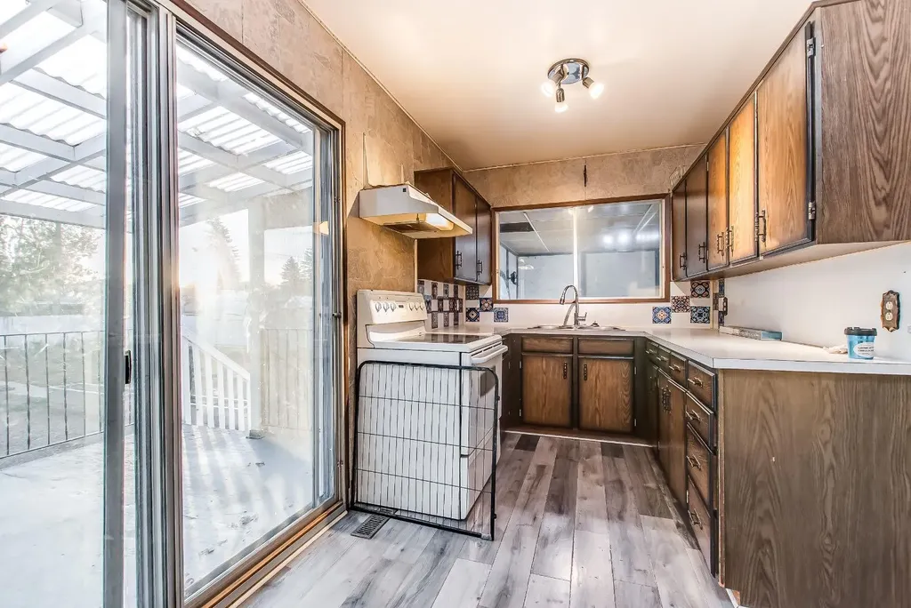 219 4 Street SE Redcliff AB T0J 2P0