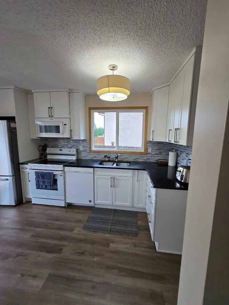 94 Harolds Hollow Whitecourt AB T7S 1C4