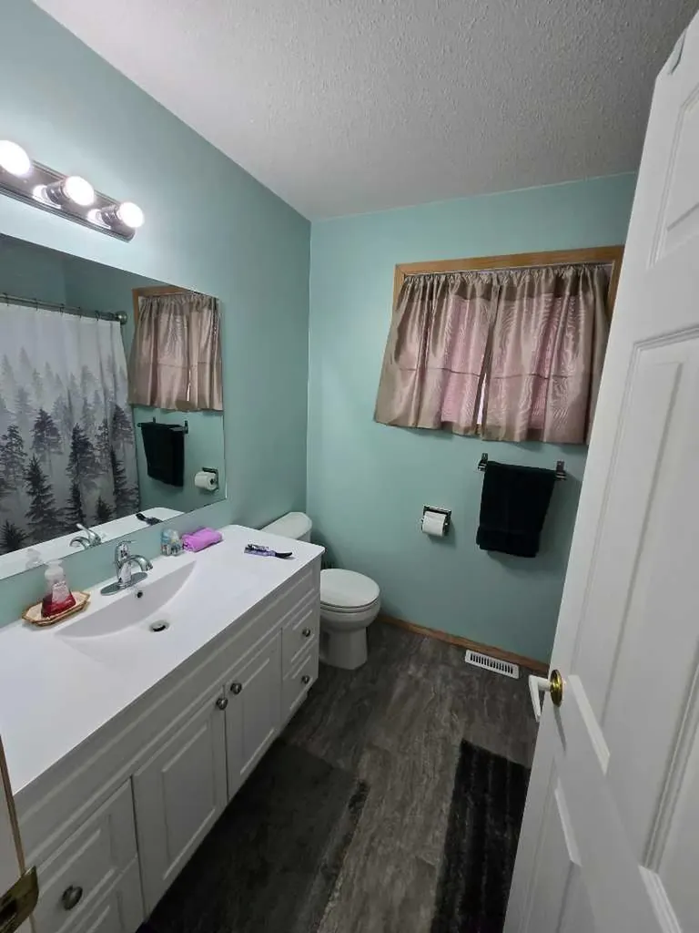 94 Harolds Hollow Whitecourt AB T7S 1C4
