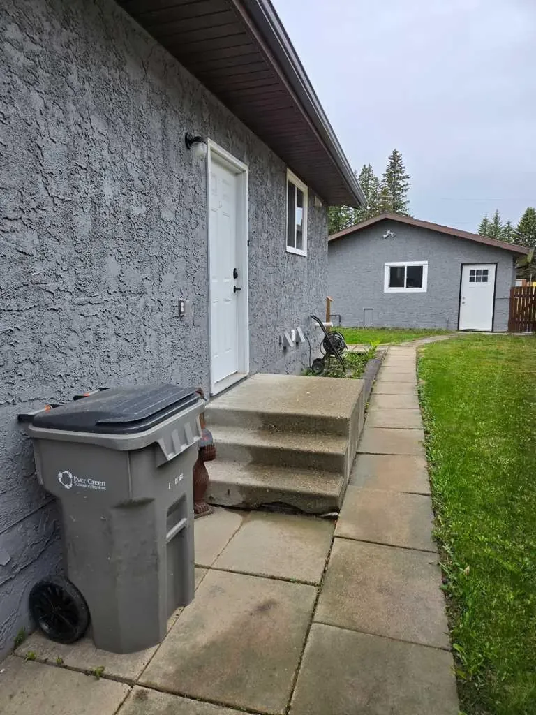 94 Harolds Hollow Whitecourt AB T7S 1C4