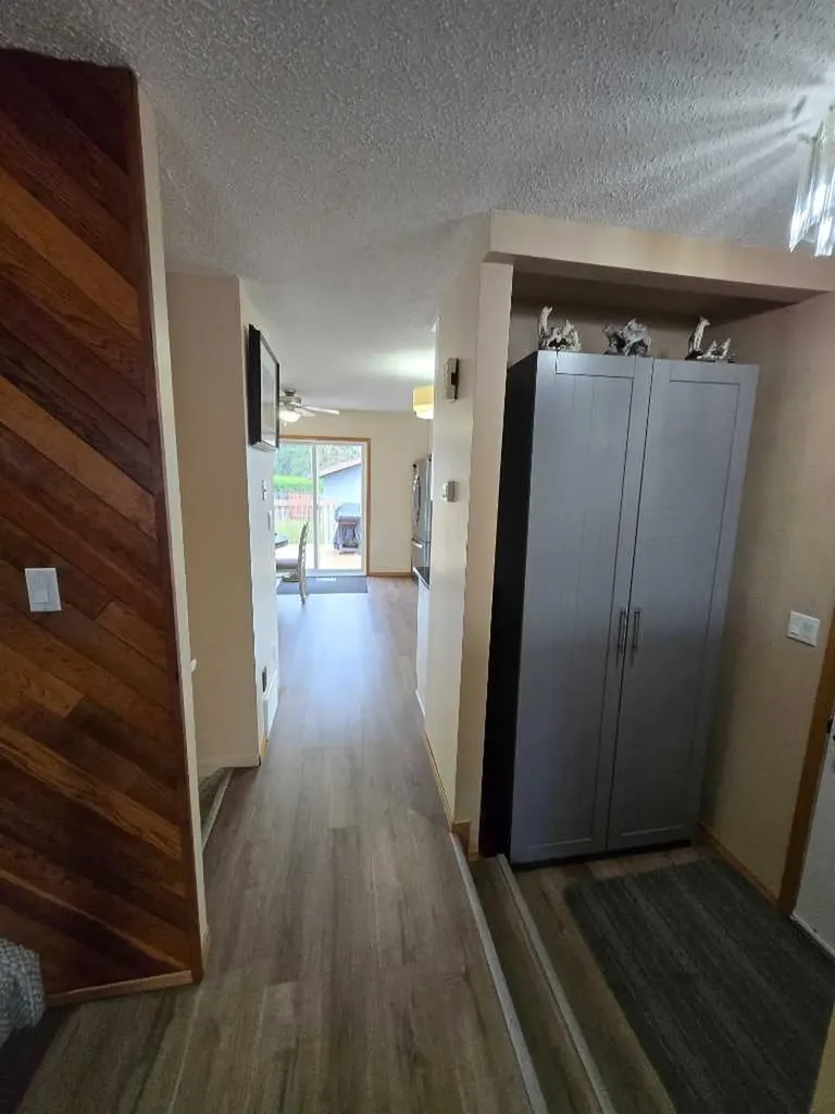 94 Harolds Hollow Whitecourt AB T7S 1C4