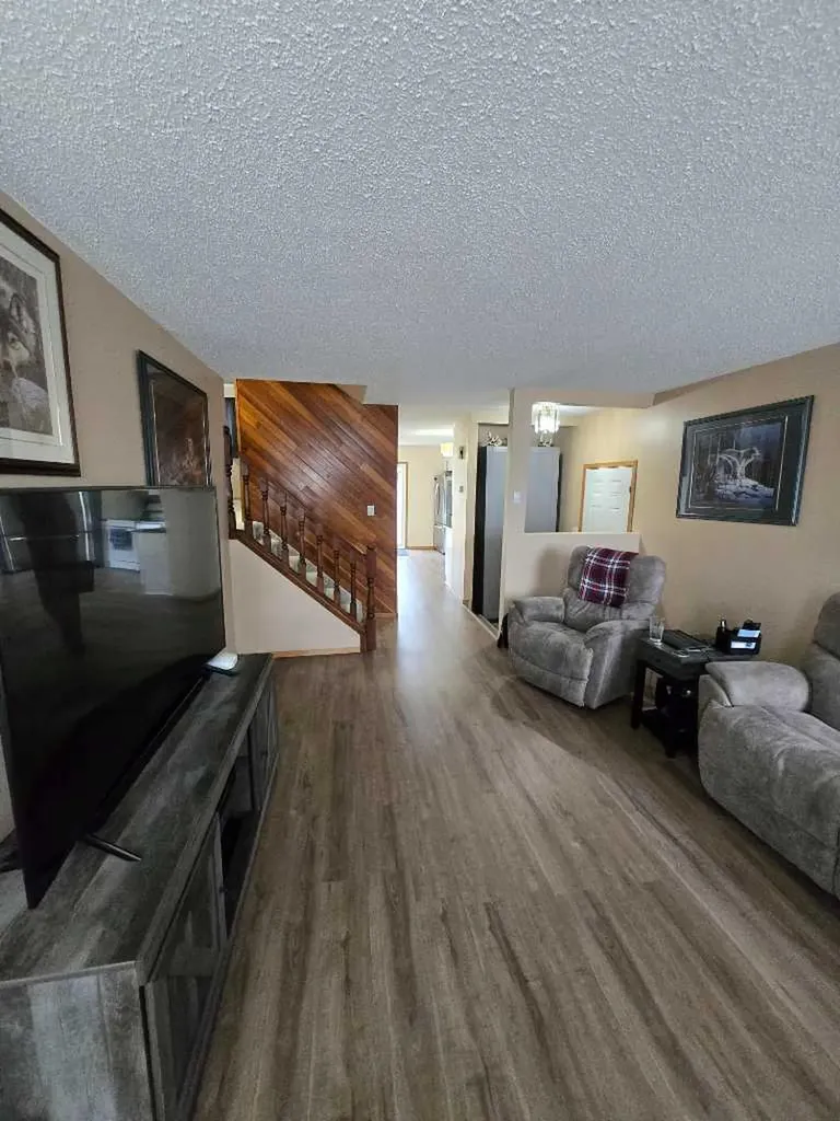 94 Harolds Hollow Whitecourt AB T7S 1C4
