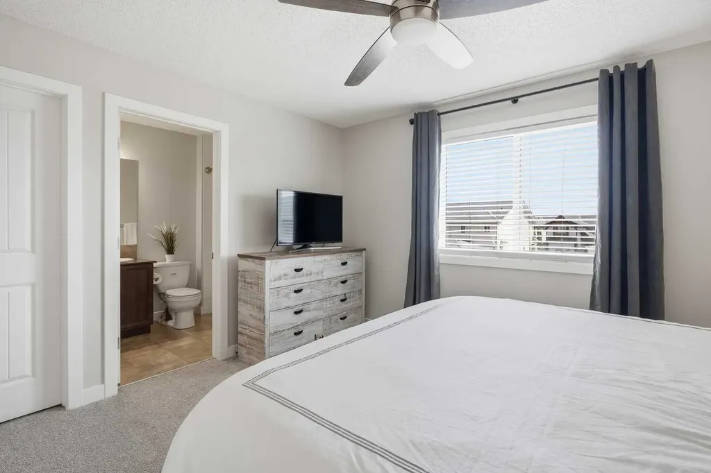 266 Kingsbridge Road SE Airdrie AB T4A 0M4