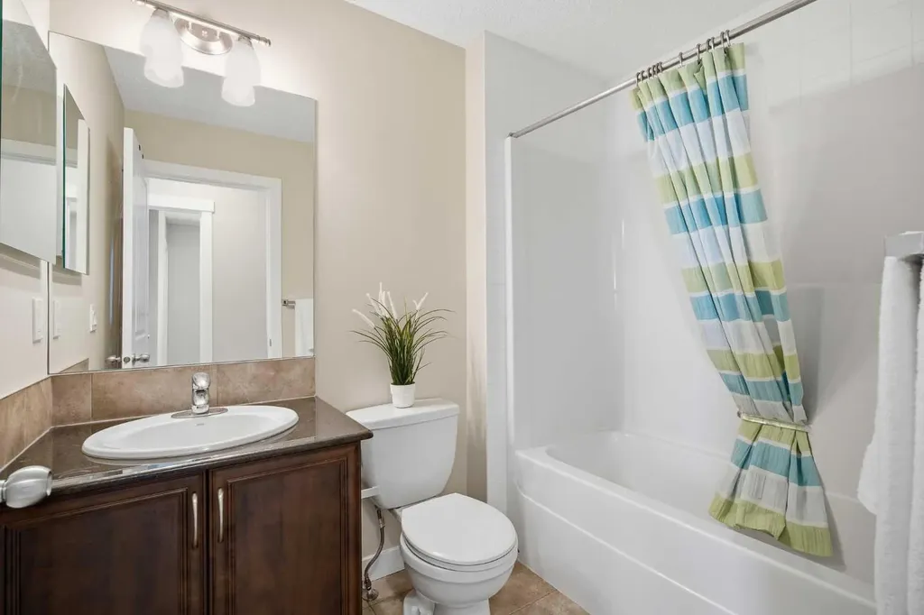 266 Kingsbridge Road SE Airdrie AB T4A 0M4