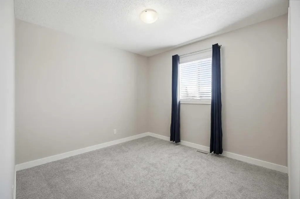 266 Kingsbridge Road SE Airdrie AB T4A 0M4