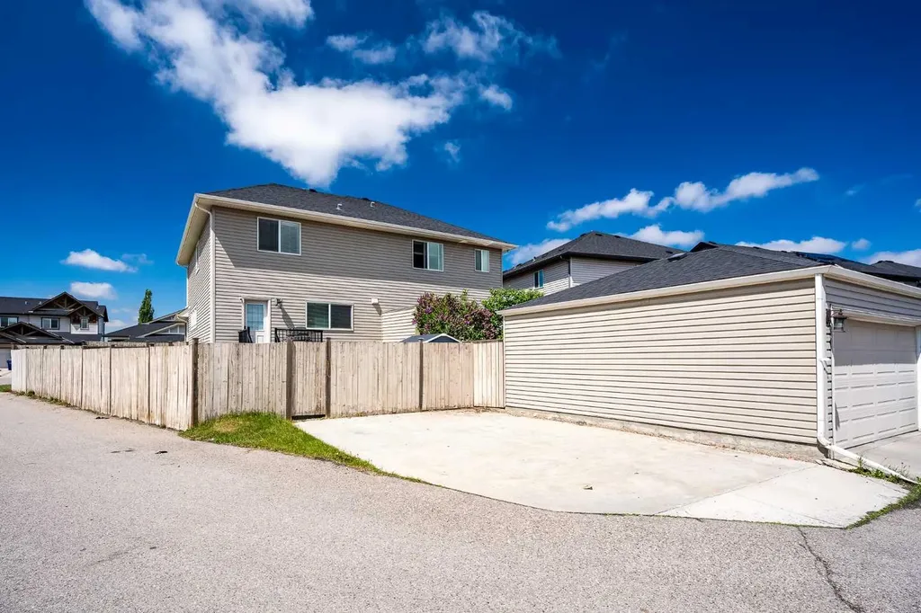 266 Kingsbridge Road SE Airdrie AB T4A 0M4