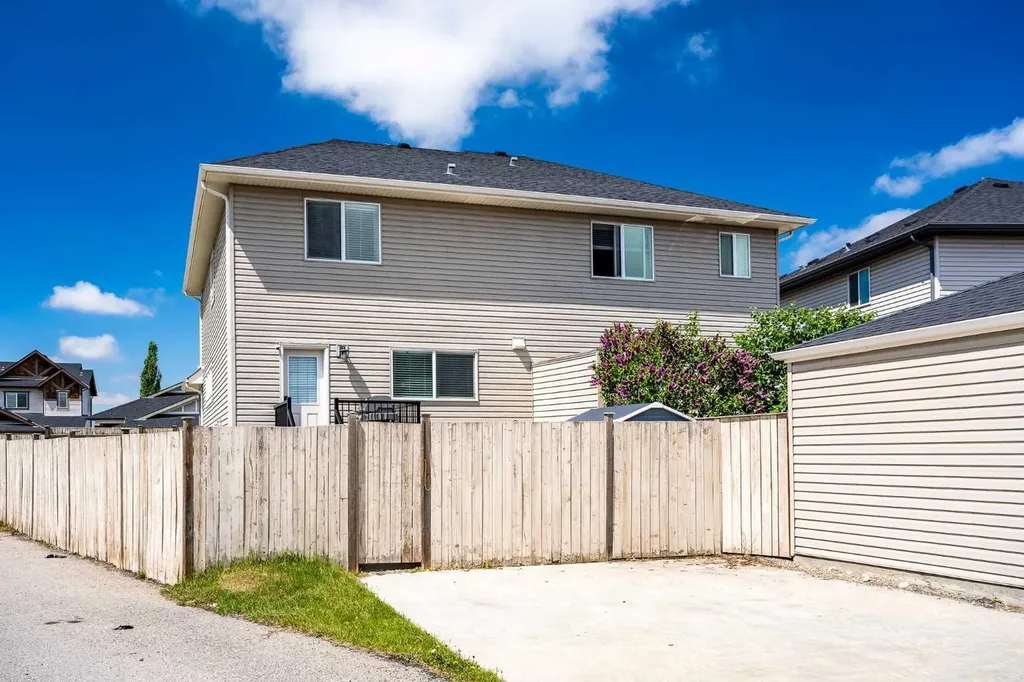 266 Kingsbridge Road SE Airdrie AB T4A 0M4