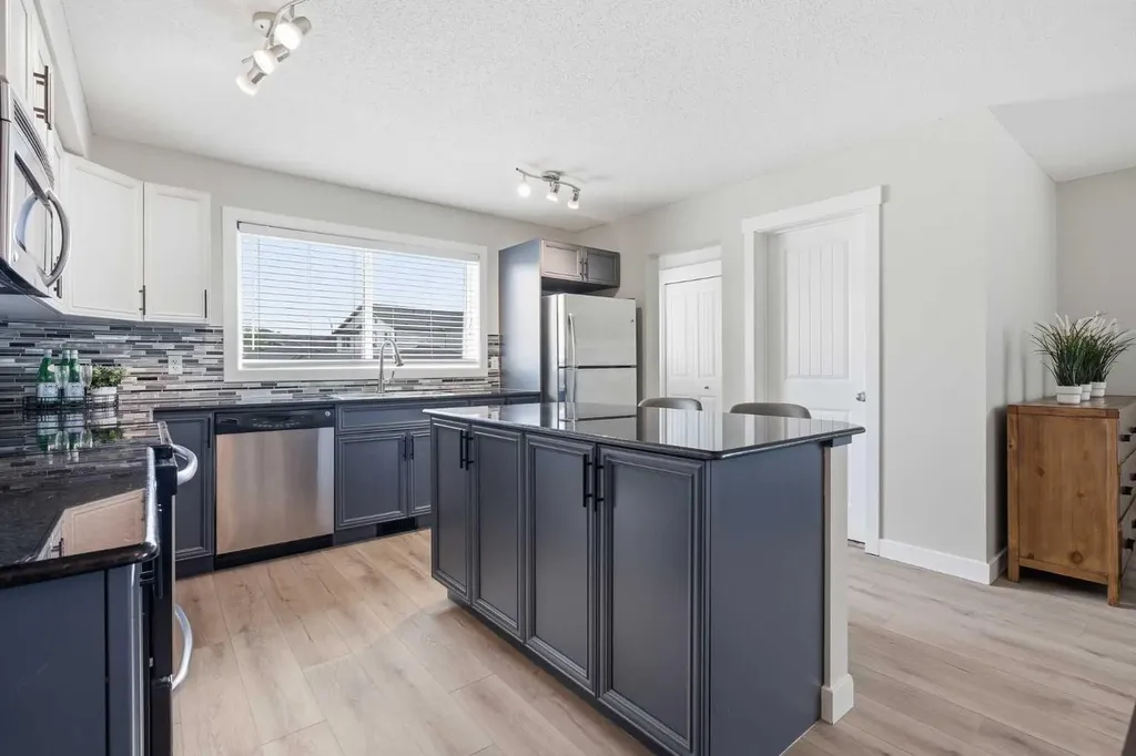 266 Kingsbridge Road SE Airdrie AB T4A 0M4