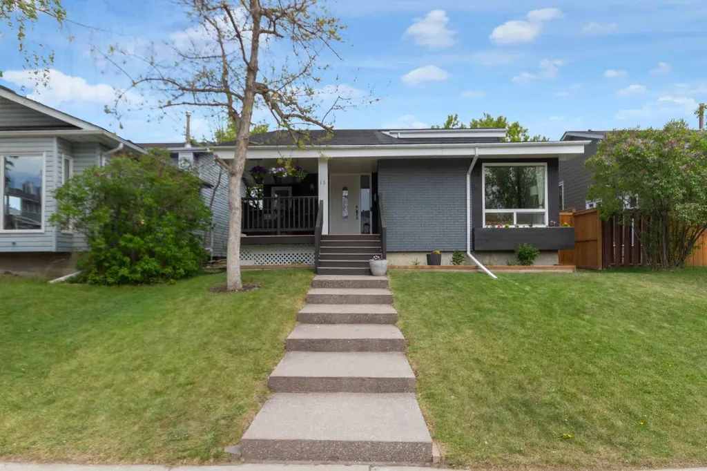 15 Woodglen Road SW Calgary AB T2W4N8