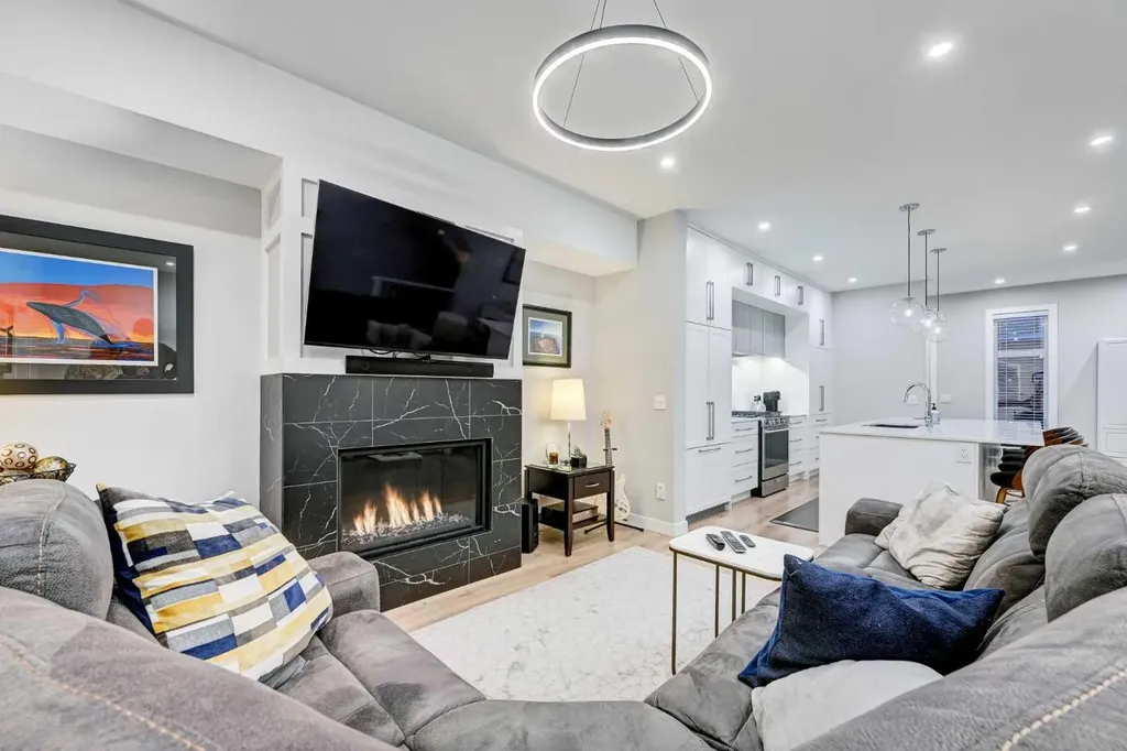 830 78 Street SW Calgary AB T3H 6B2