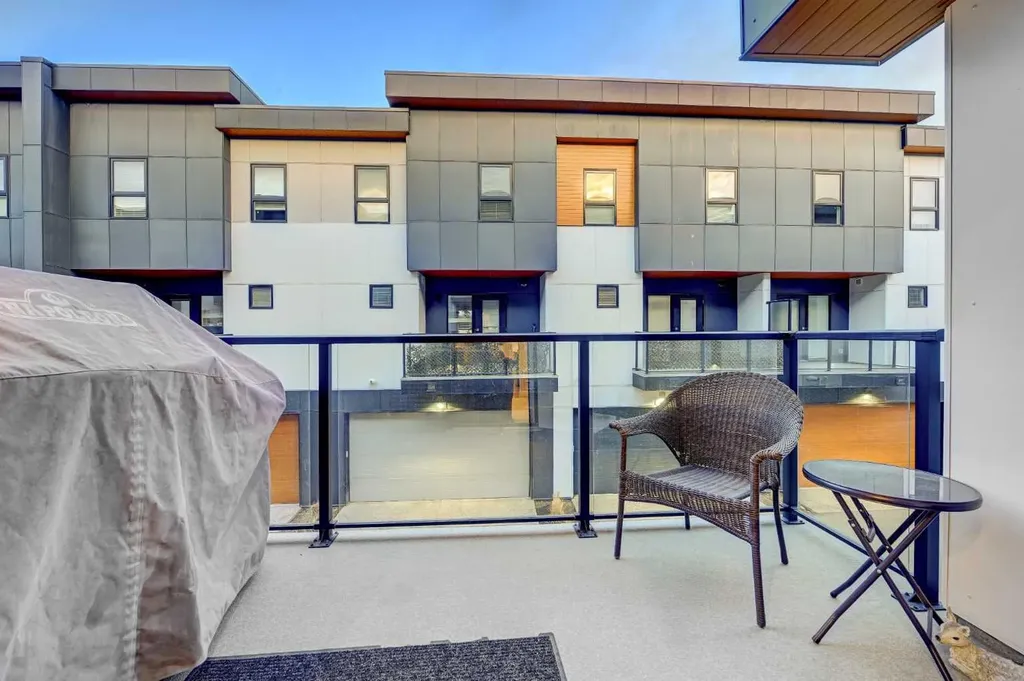 830 78 Street SW Calgary AB T3H 6B2