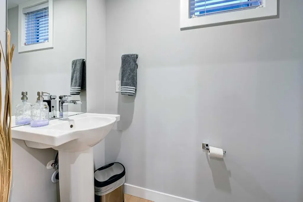 830 78 Street SW Calgary AB T3H 6B2