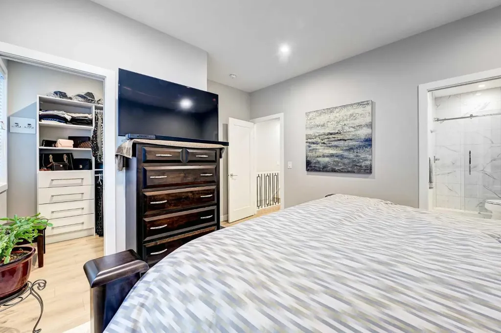 830 78 Street SW Calgary AB T3H 6B2