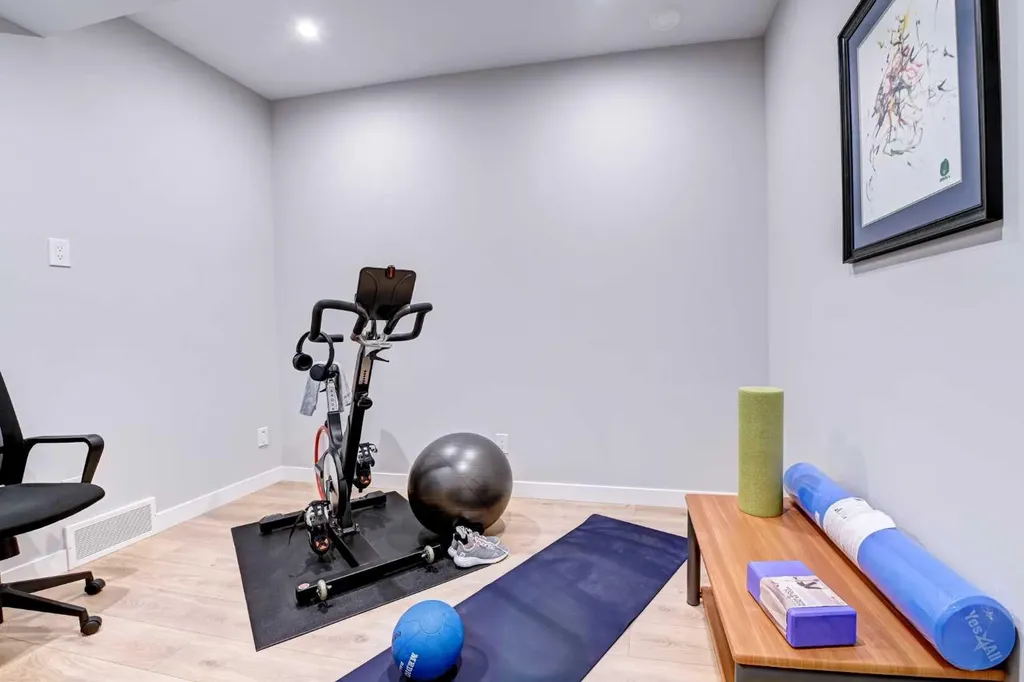 830 78 Street SW Calgary AB T3H 6B2