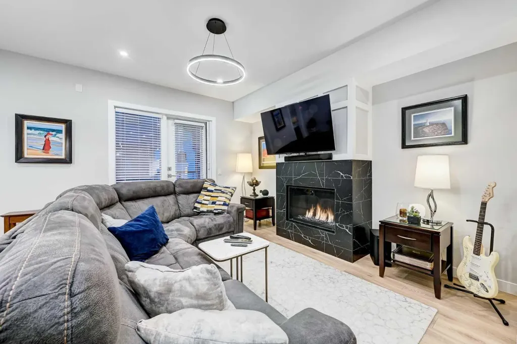 830 78 Street SW Calgary AB T3H 6B2