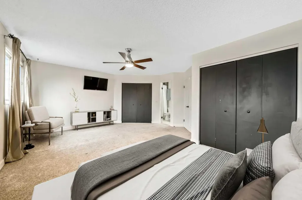 100 Woodfield Green SW Calgary AB T2W 3T9