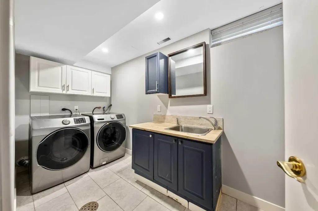100 Woodfield Green SW Calgary AB T2W 3T9